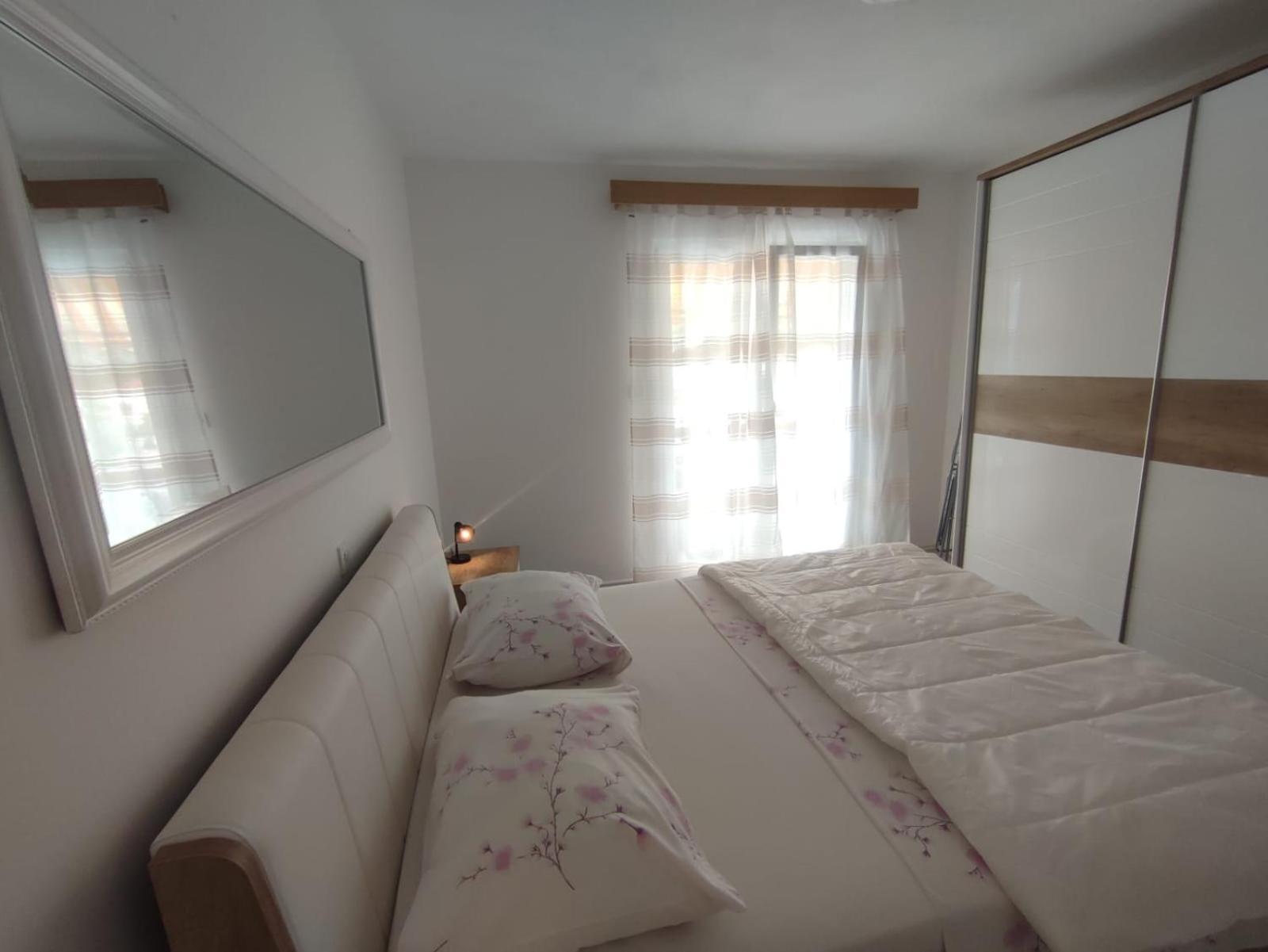 Apartments Laus Zavalatica Eksteriør billede