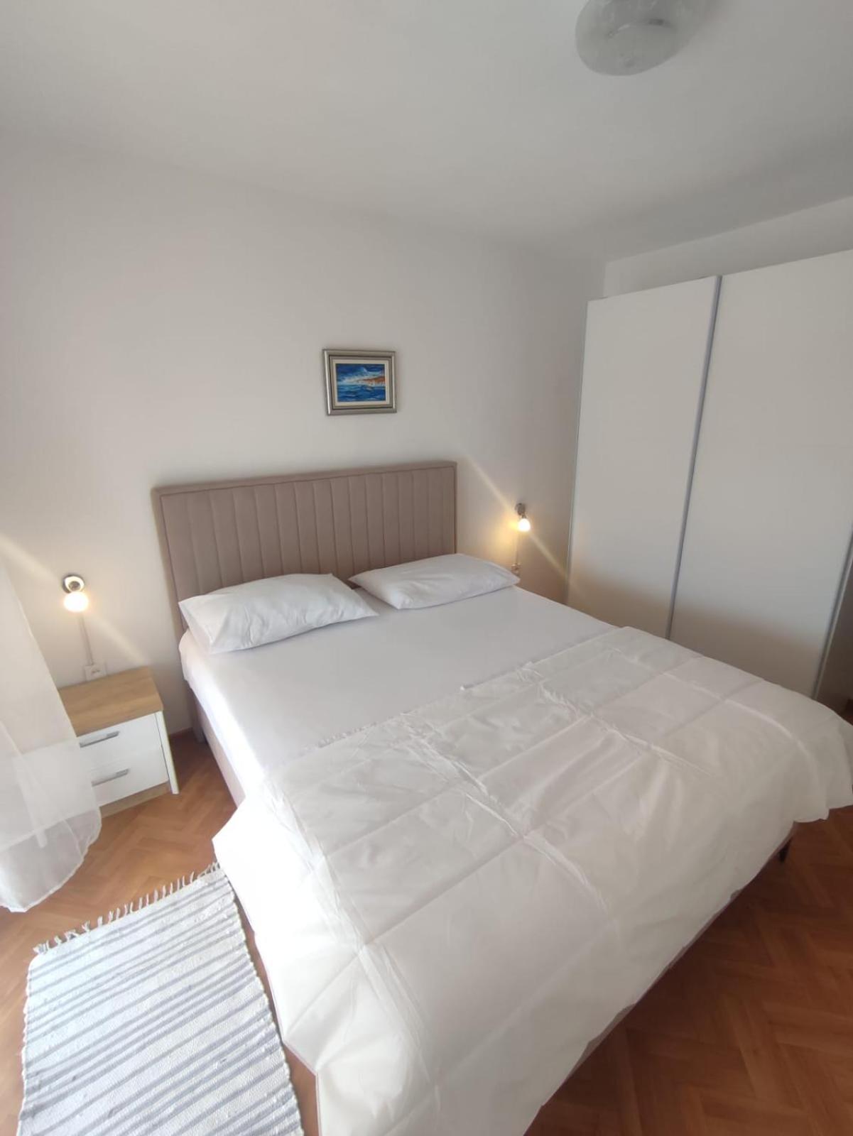 Apartments Laus Zavalatica Eksteriør billede